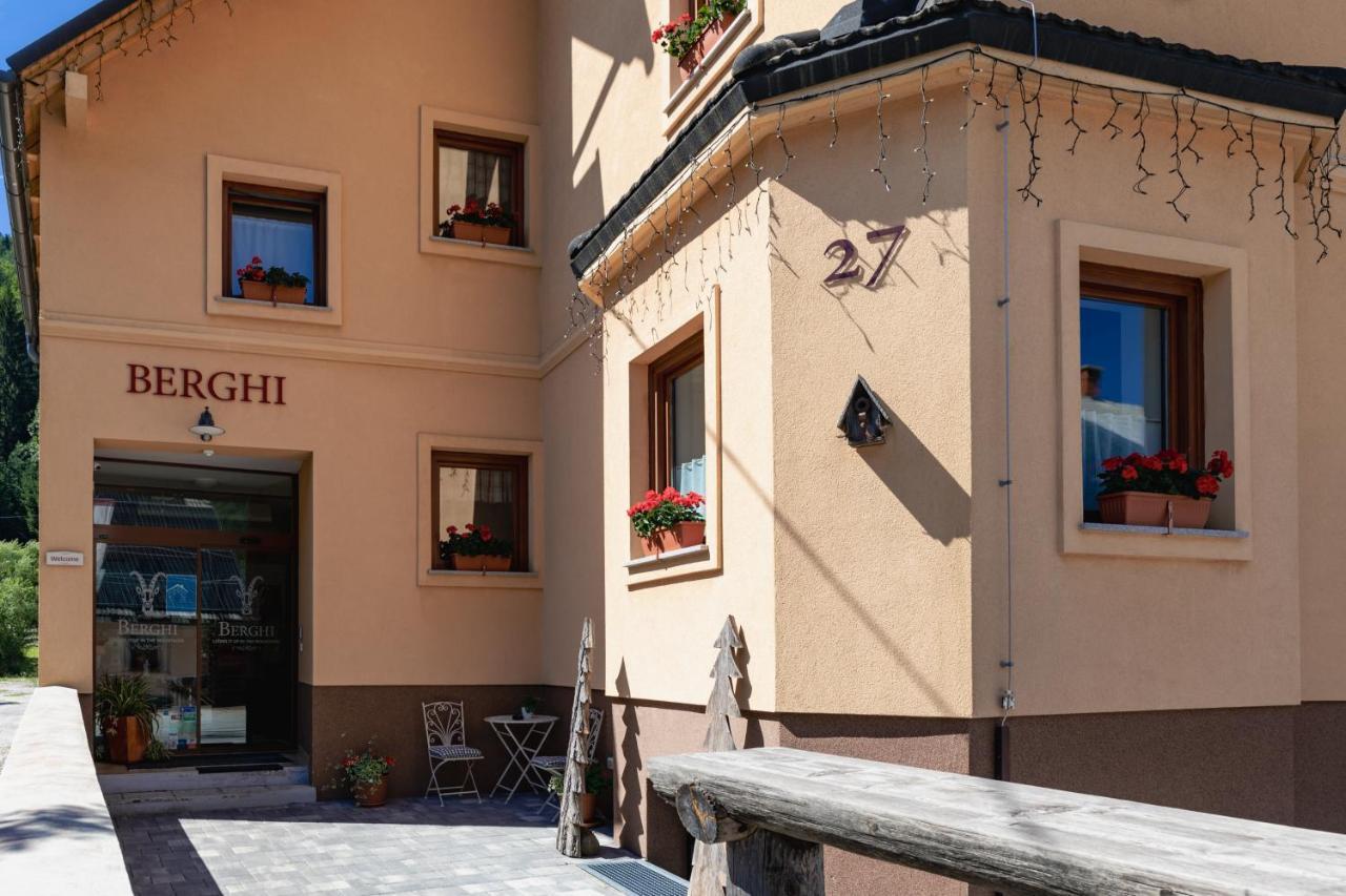 Berghi Hotel And Apartments Кранська Гора Екстер'єр фото